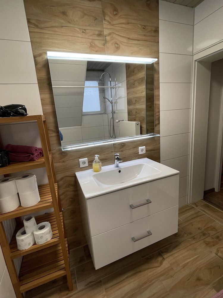 Haus Leipheim Classic Twin Room, 2 Twin Beds, Non Smoking, Mezzanine 9