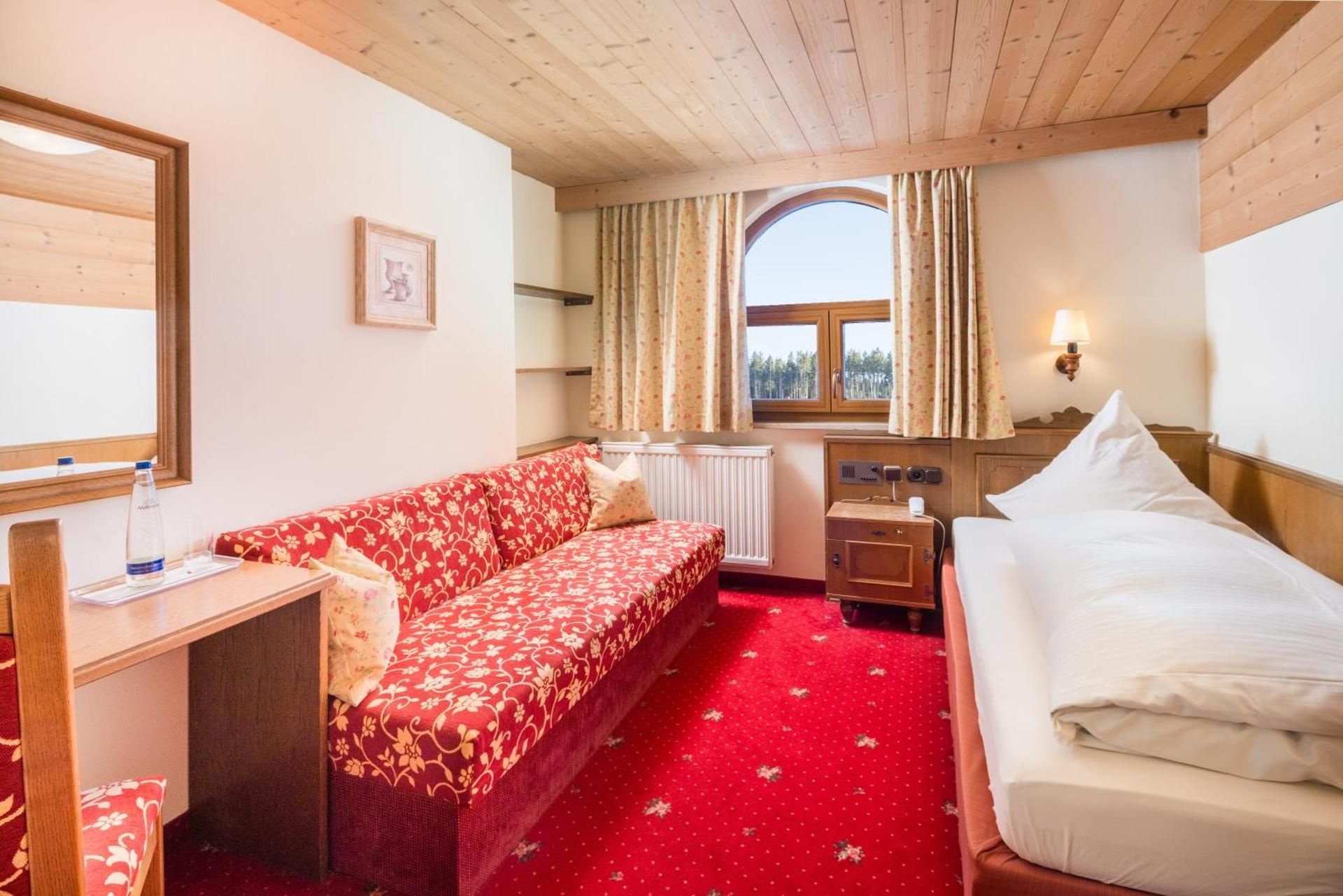 Monteur Single Room with sloping roof