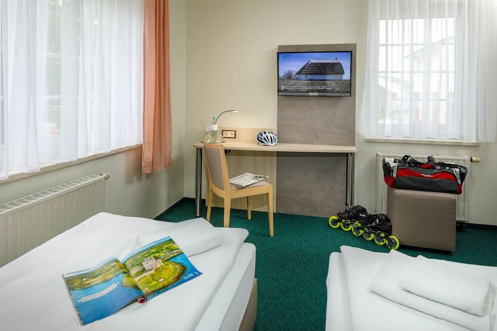 Double Room Skater