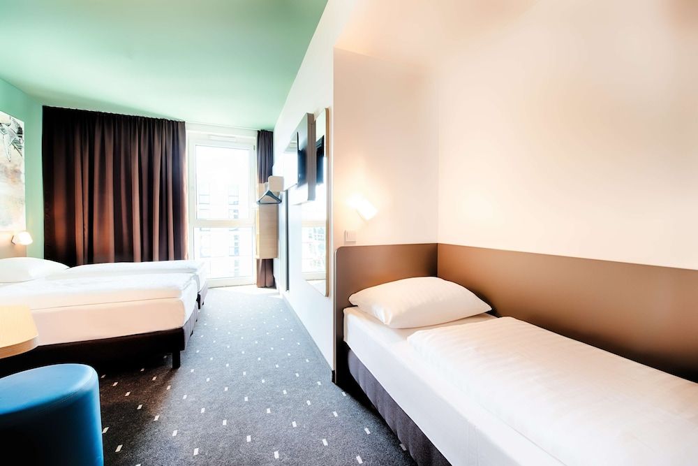 B&B Hotel Wilhelmshaven Triple Room 2