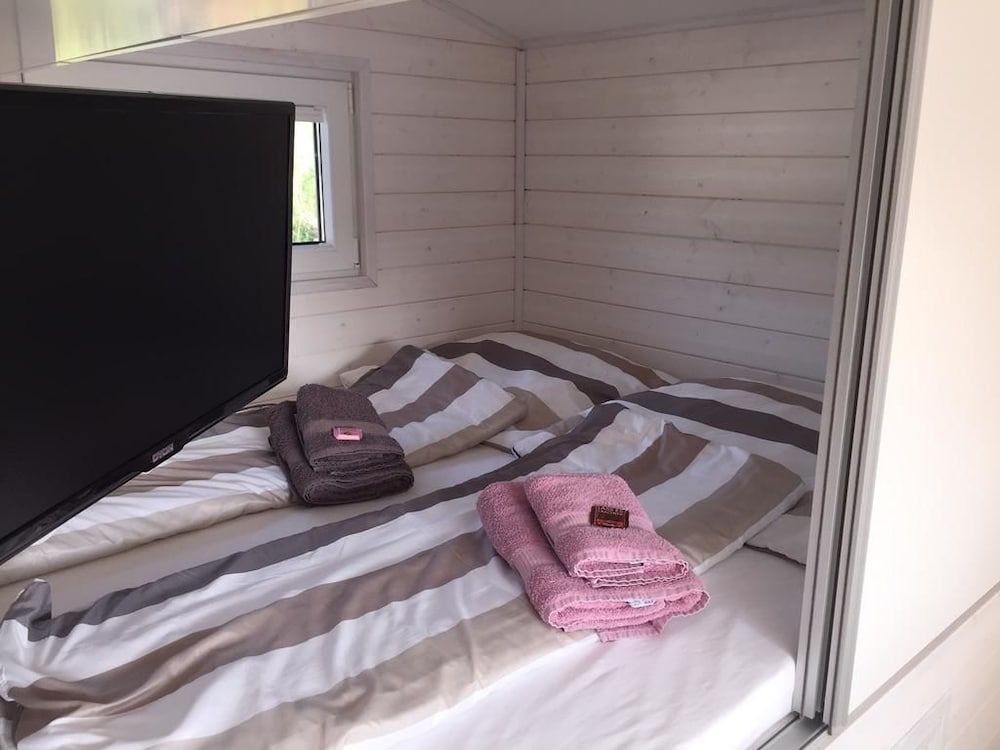 Houseboat (KHT 1)