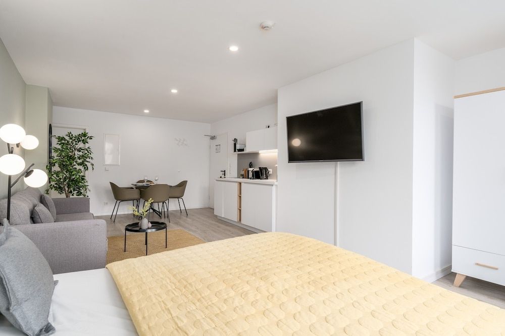 BRIGHT Dortmund City Center Deluxe Studio 8