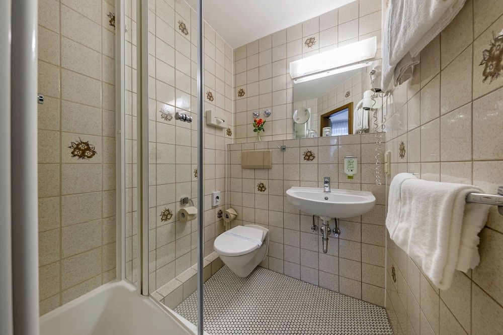 Hotel Brack Twin Room, Non Smoking 4