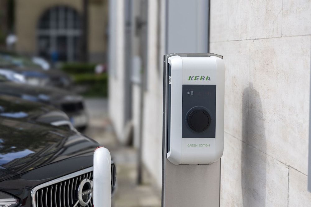 Electric vehicle charging station