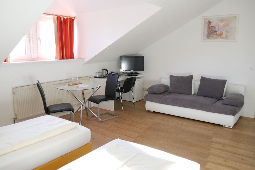 Hotel Wasserburg Basic Triple Room 3