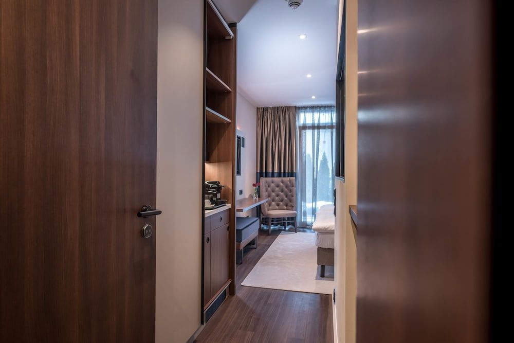 Innspire Hotel Standard Room, 1 King Bed 6