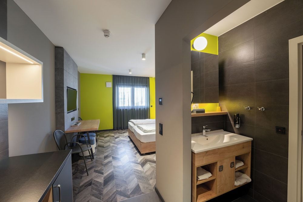 House of Records Comfort Double or Twin Room 8