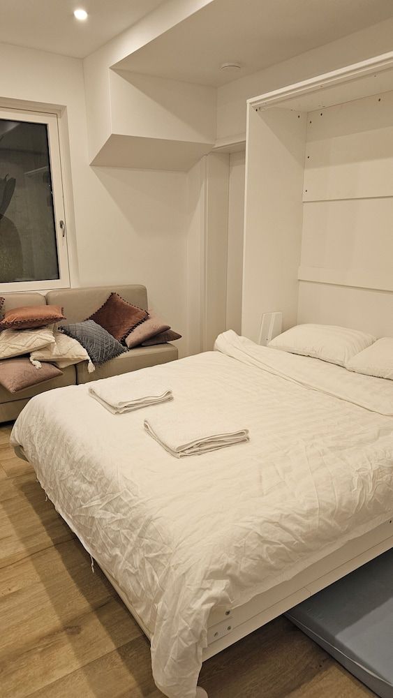 UG Neubau City Wohnung (optional Pool+Gym+2tes Bad extra buchbar) Deluxe Apartment 4