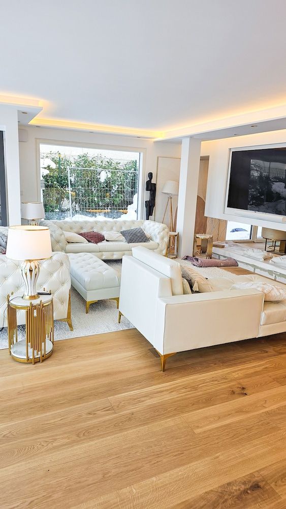 Luxus Neubau 170m2 Loft mit Pool Garten