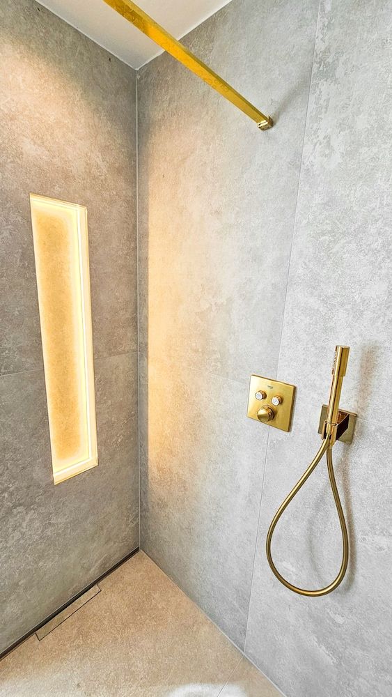 Luxus Neubau 65m2 City Wohnung- R Luxury Condo 17