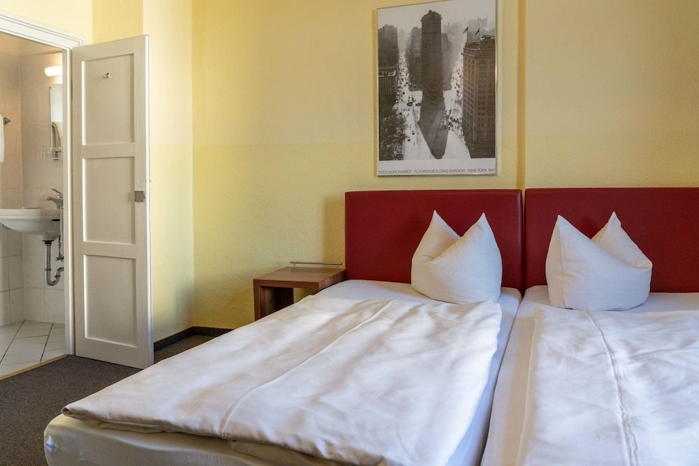 undefined Hotel-Pension am Siegestor 10