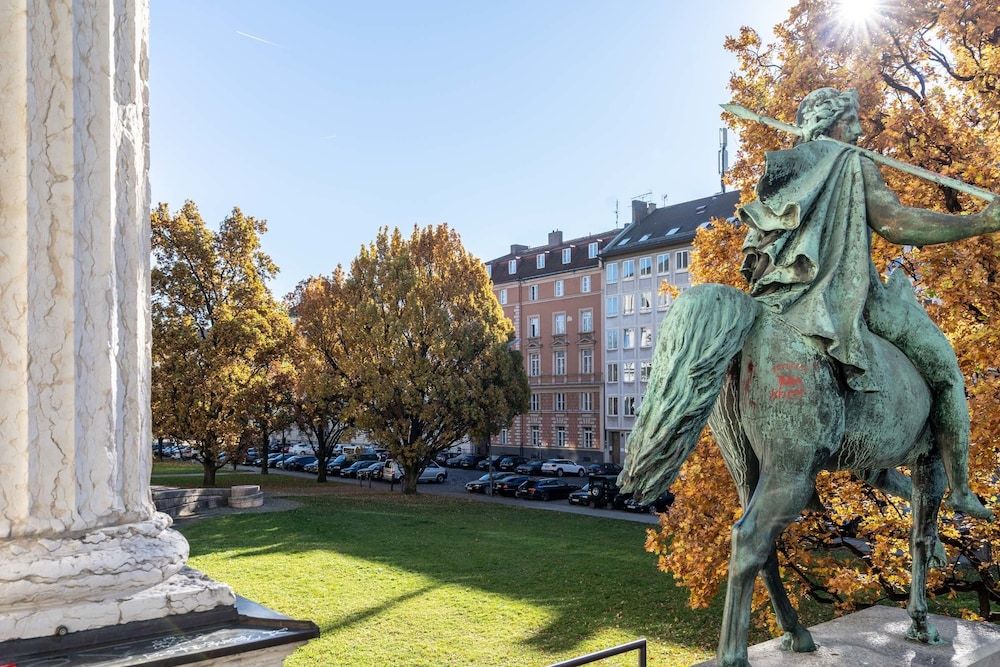 undefined Hotel-Pension am Siegestor 5