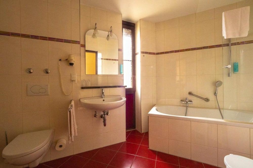 Hotel Villa Am Rhein Double Room, Non Smoking, Courtyard View 3