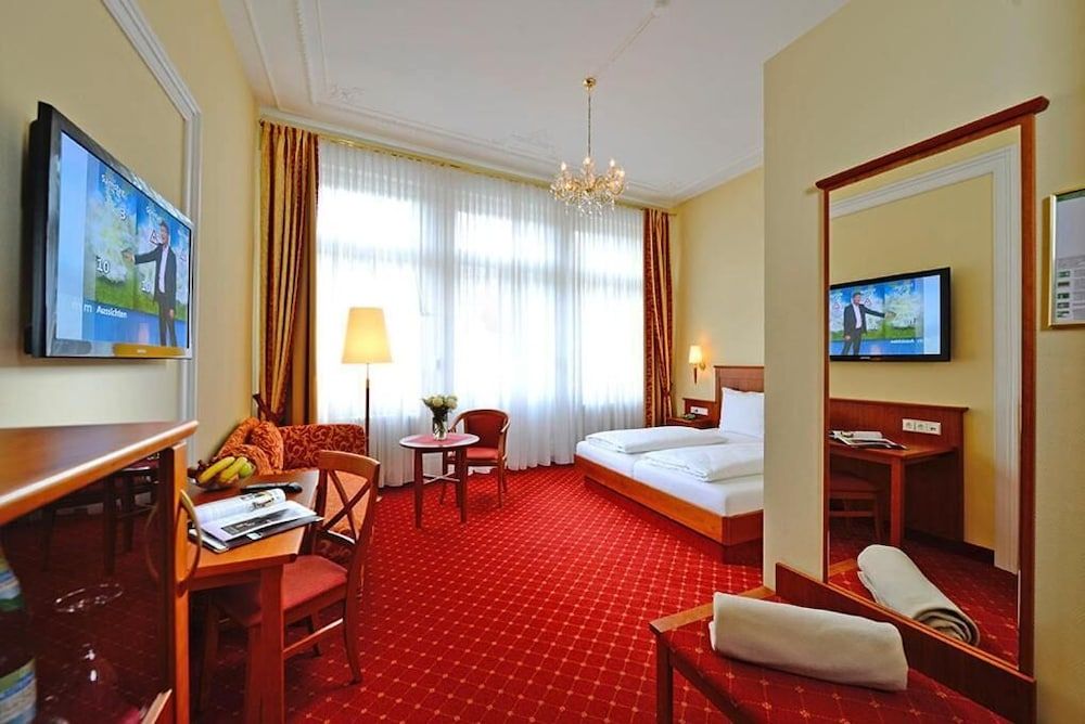 undefined Hotel Schweizer Hof 4