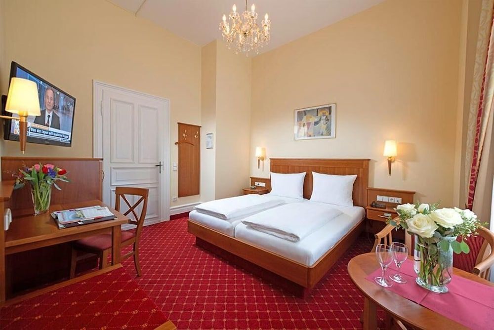 undefined Hotel Schweizer Hof 3