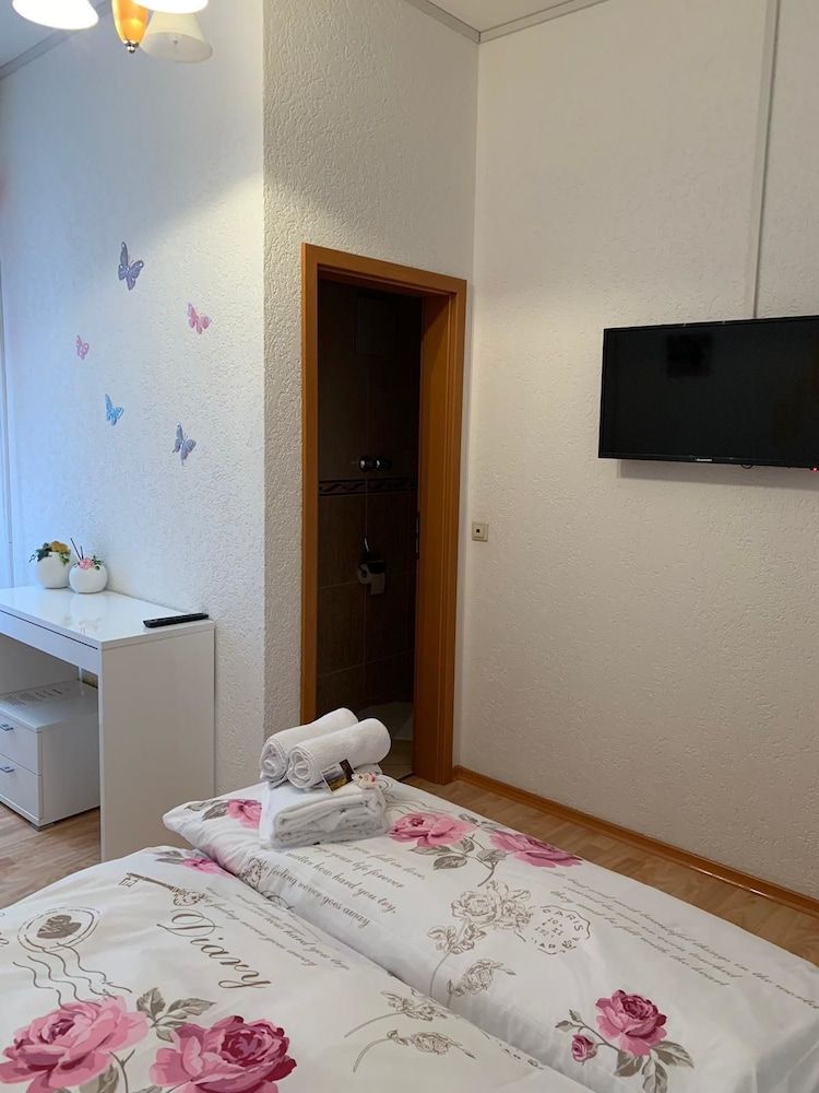 Double Room (1)