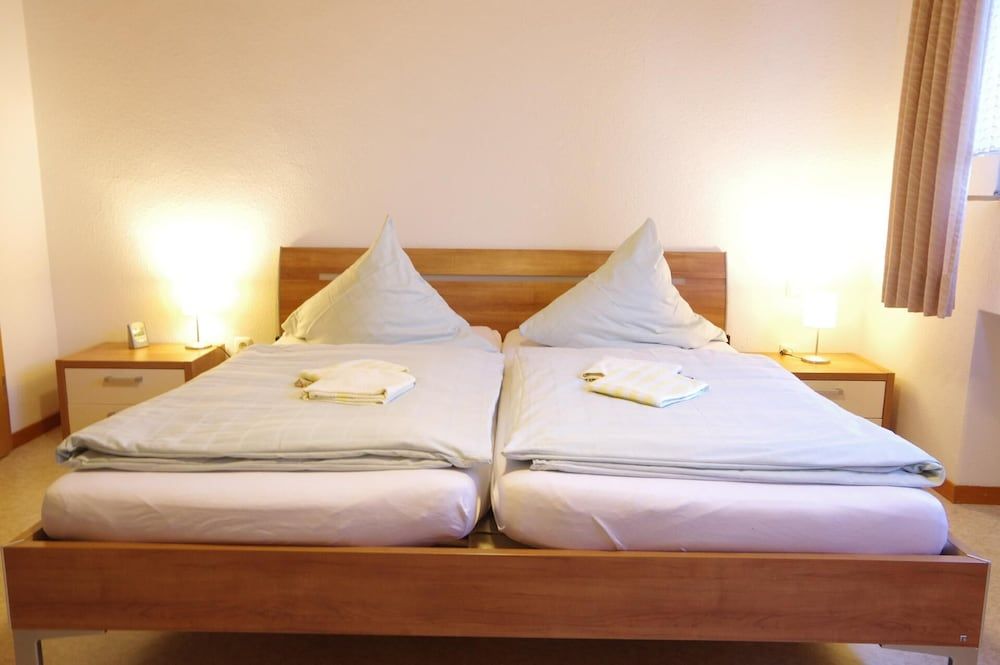 undefined Pension Doemens