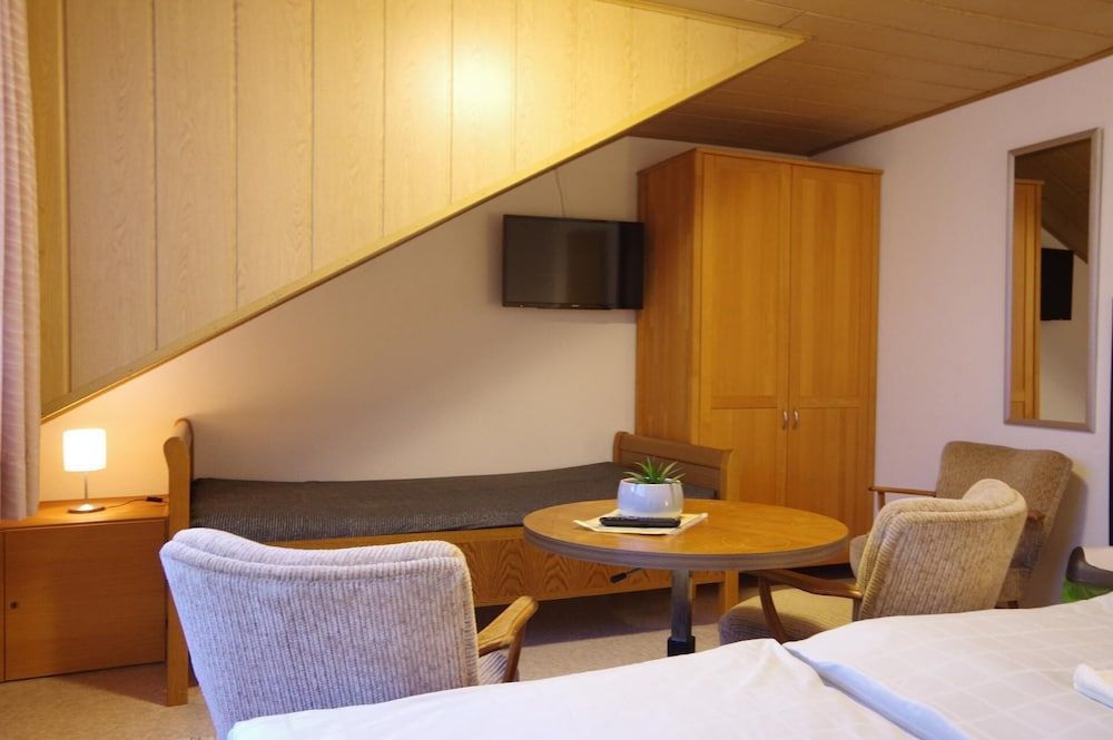 Pension Doemens Triple Room, Shared Bathroom (Zimmer-3) 4