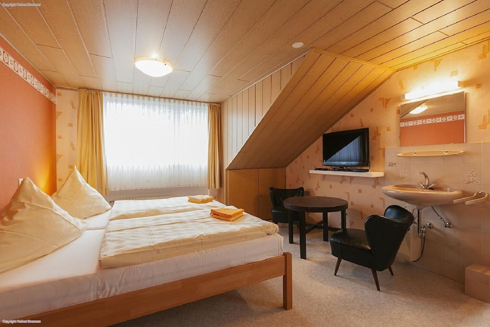 undefined Pension Doemens 8