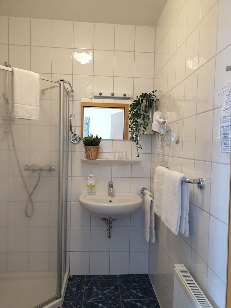 Blischkes Hotel Classic Double Room 13