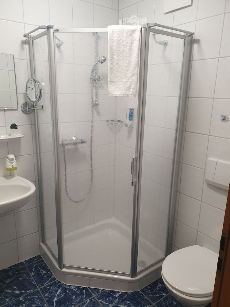 Blischkes Hotel Classic Double Room 10