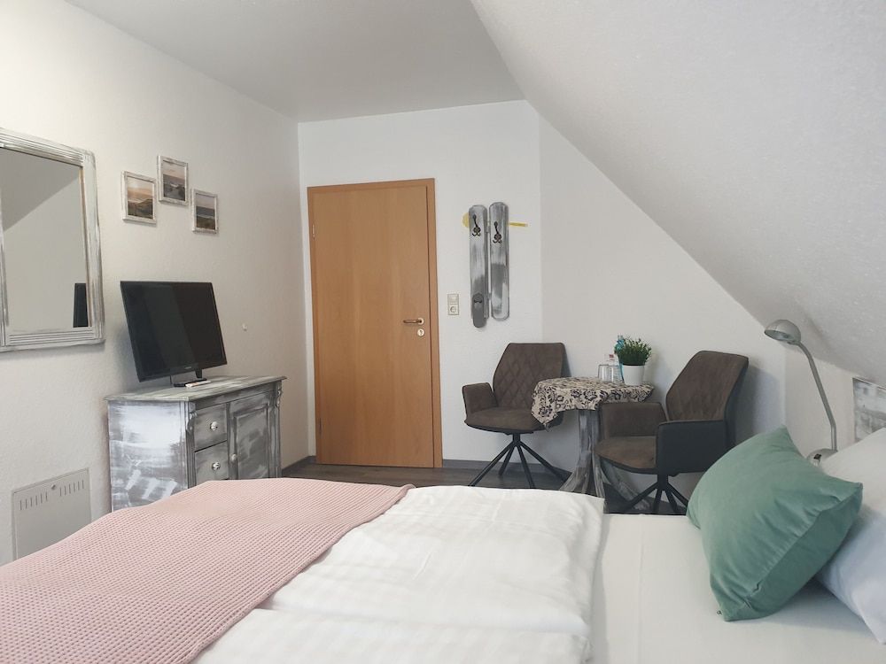 Blischkes Hotel Classic Double Room 4