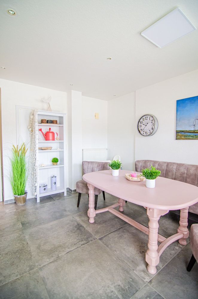 Blischkes Hotel Apartment, Ground Floor 5