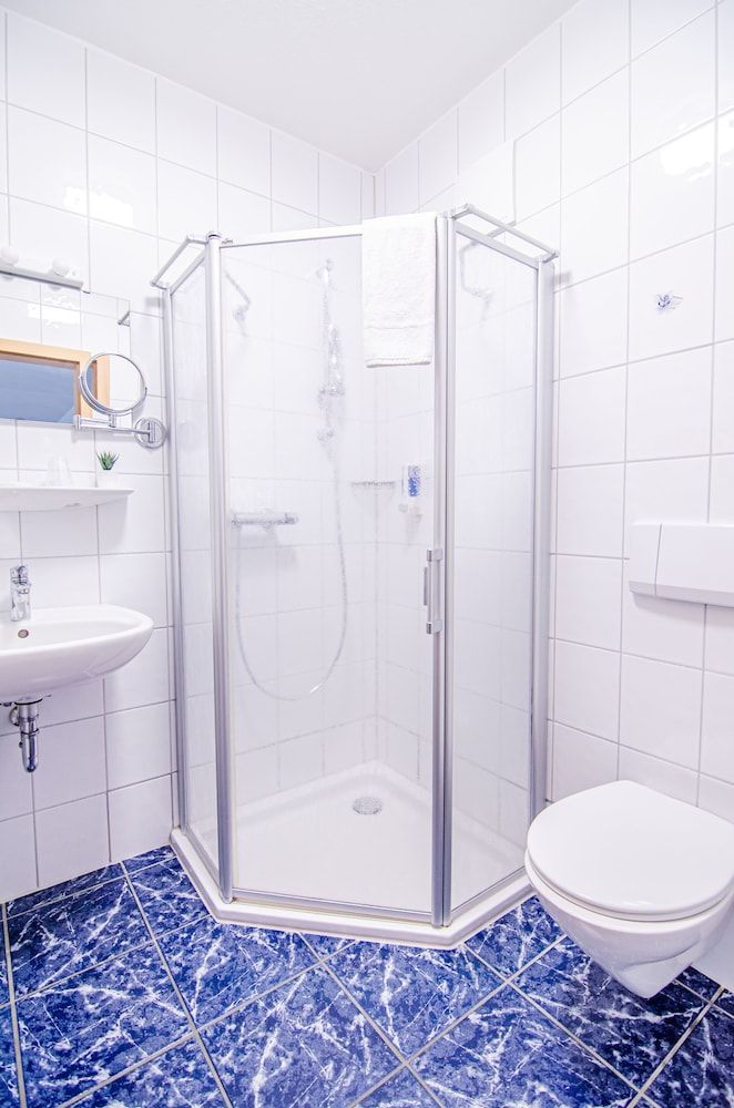 Blischkes Hotel Classic Double Room 12