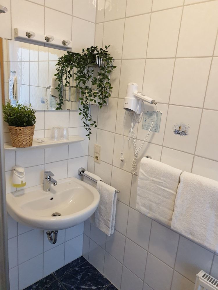 Blischkes Hotel Economy Double Room 5