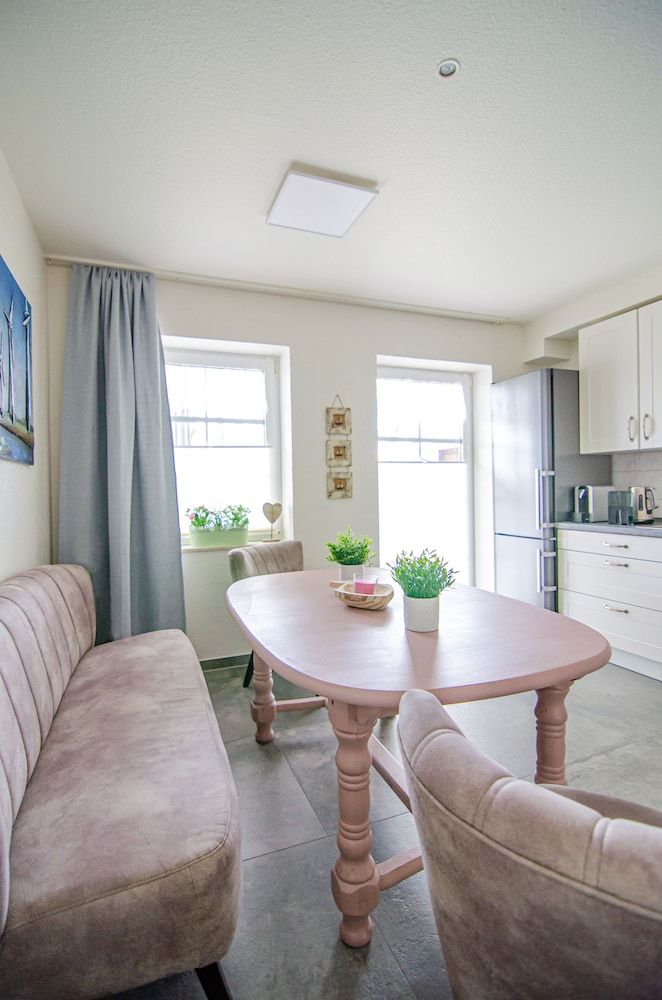 Blischkes Hotel Apartment, Ground Floor 4