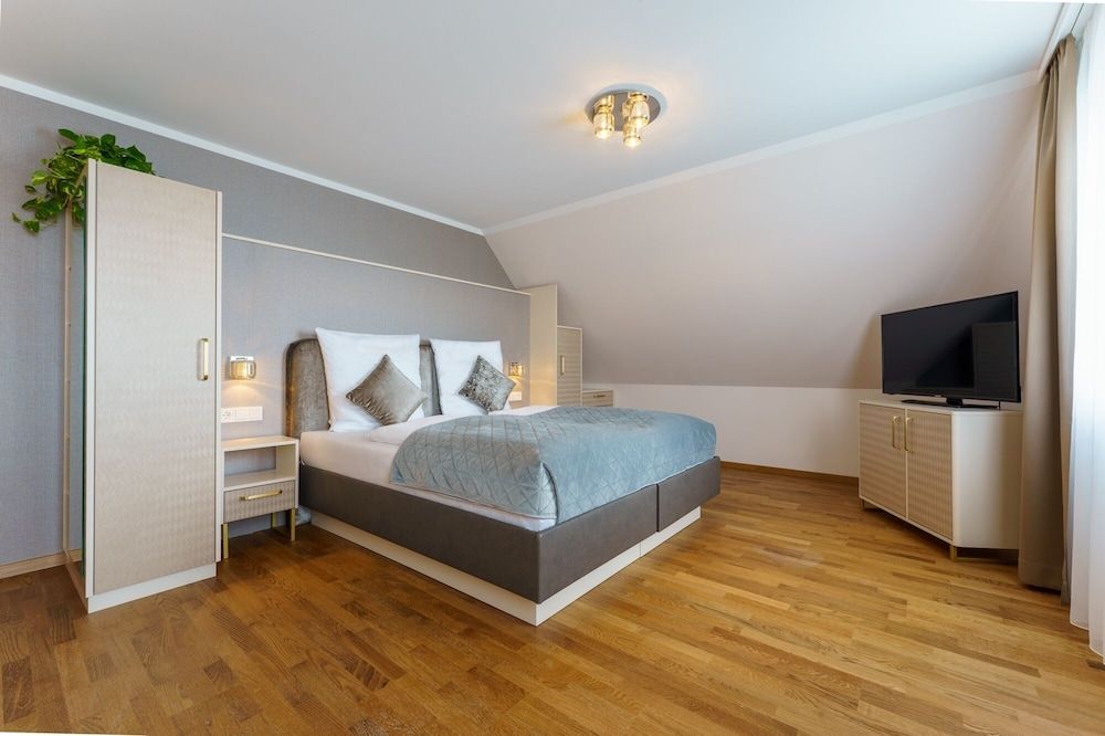 Signature Suite