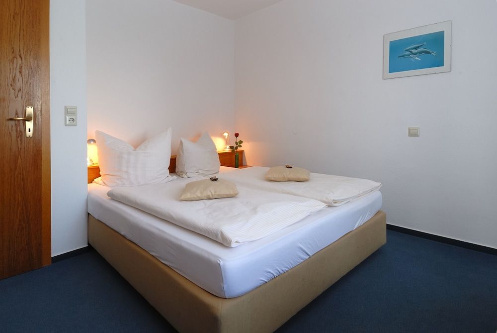 Standard Double Room, Private Bathroom, Pool View (Erdgeschoss)