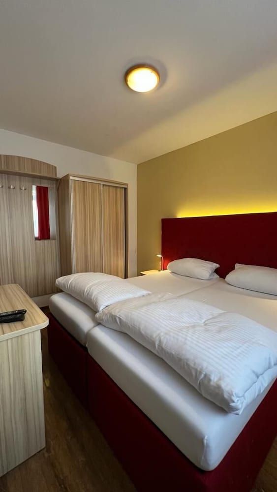 Hotel Gifhorn INN Basic Twin Room, 2 Twin Beds 6