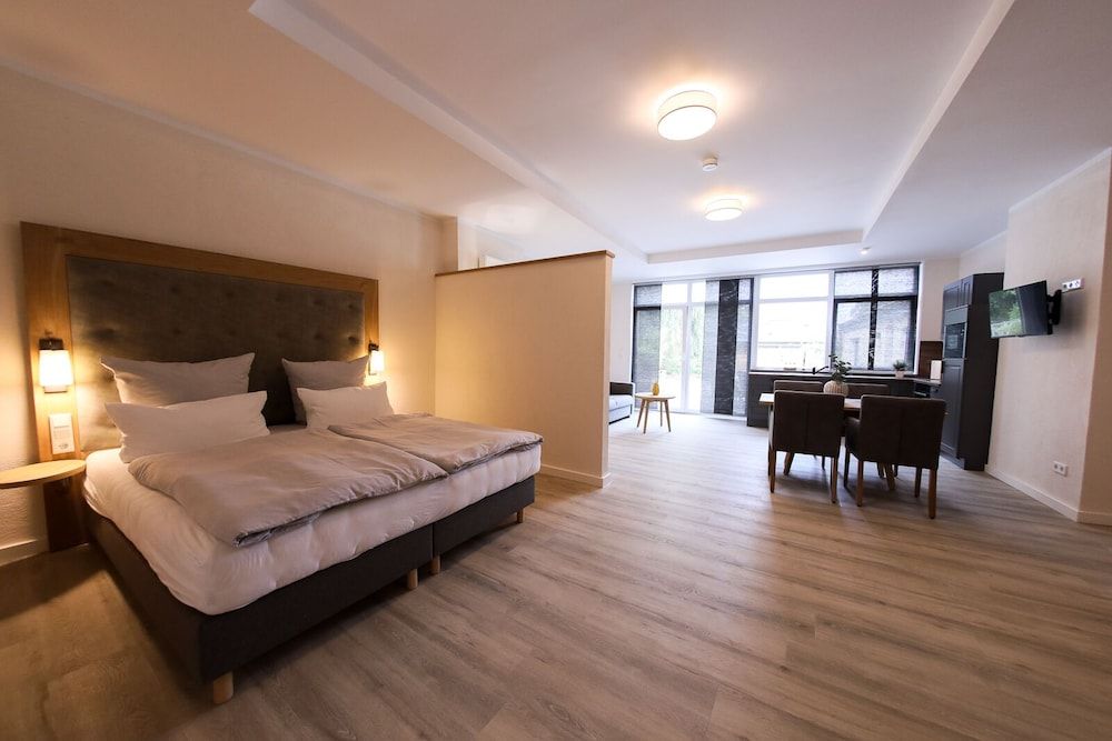 Junior Studio Suite