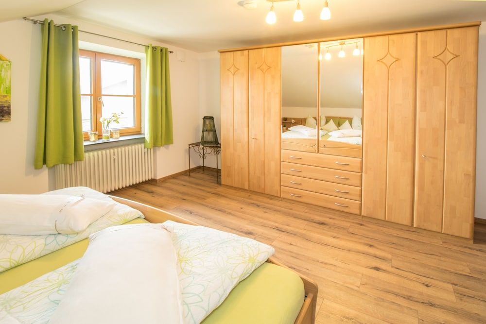 Apartment, 2 Bedrooms, Garden View (FeWo Ratzinger Höhe)