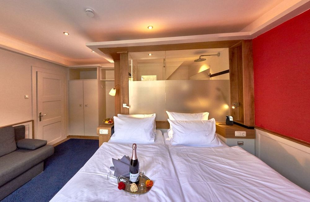 Family Room, 1 Queen Bed with Sofa bed