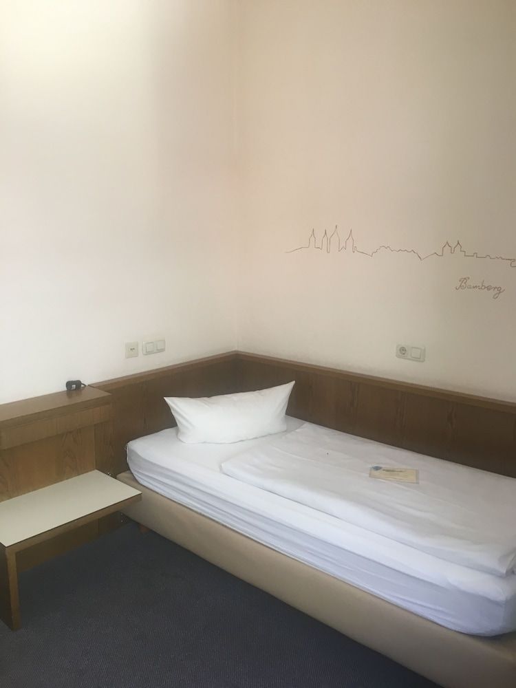 Hotel Sandstern Single Room (Street) 3