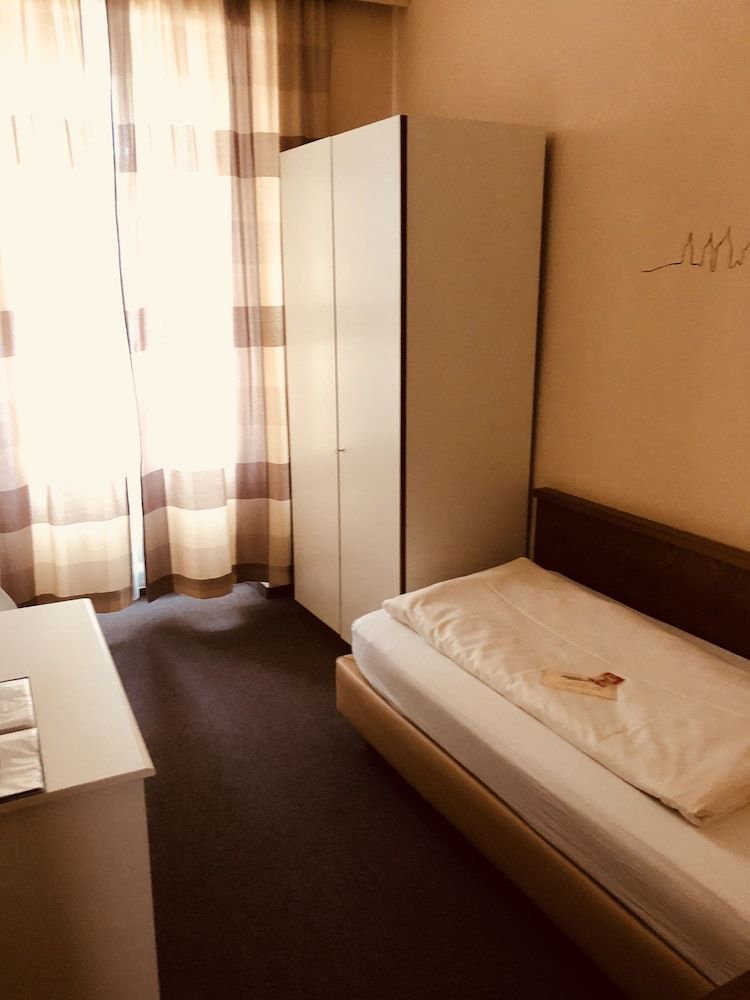 Hotel Sandstern Single Room (Street) 6