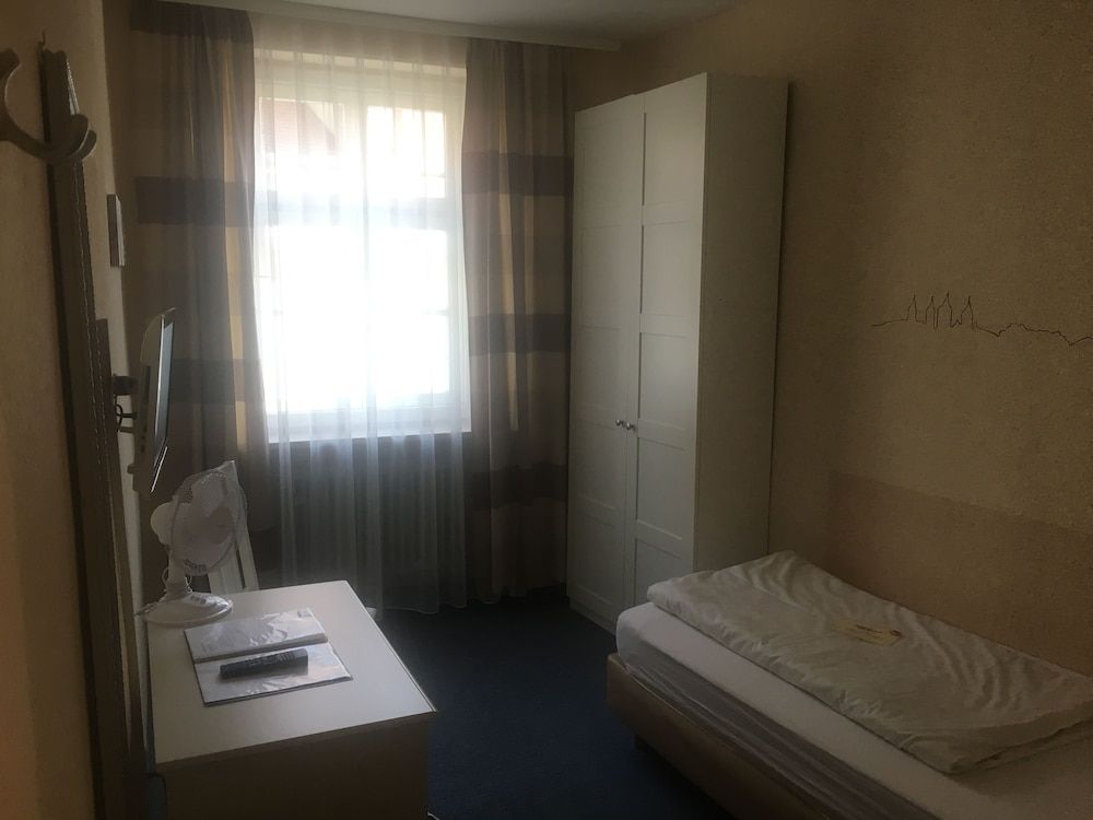 Hotel Sandstern Single Room (Street) 2