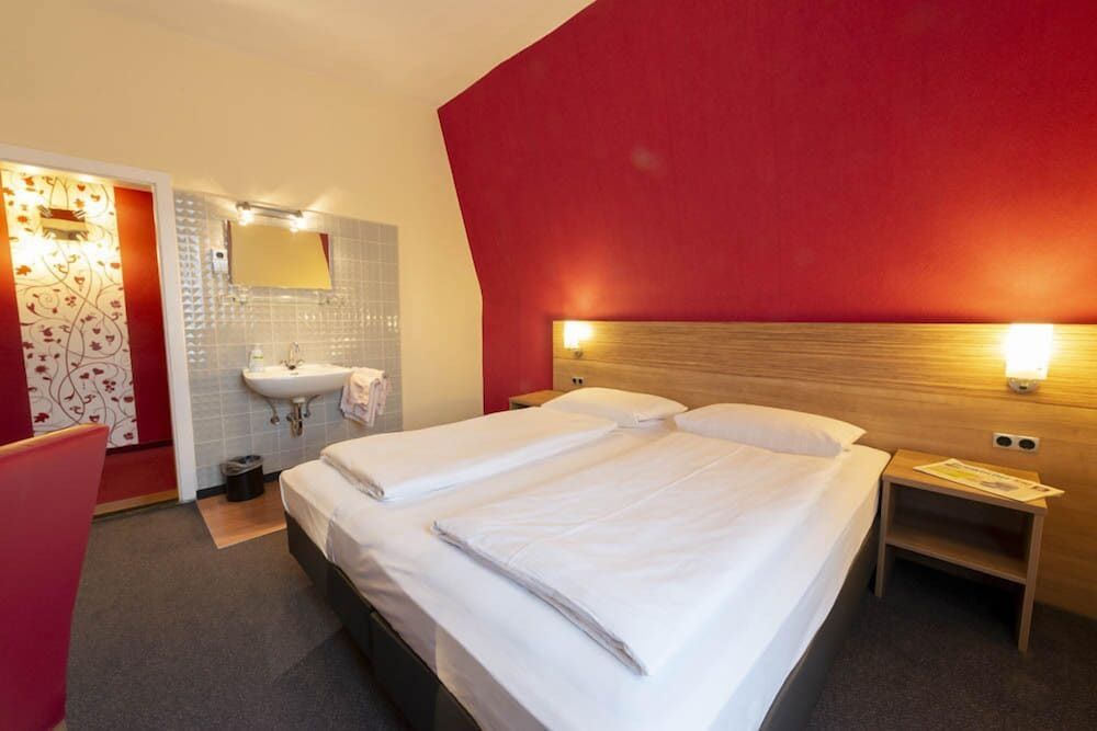 undefined Hotel Café Lieb 2