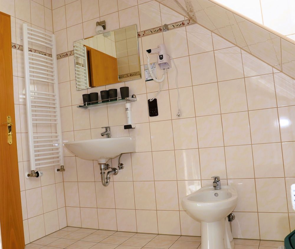 Hotel Restaurant Schwarzes Ross Quadruple Room 3