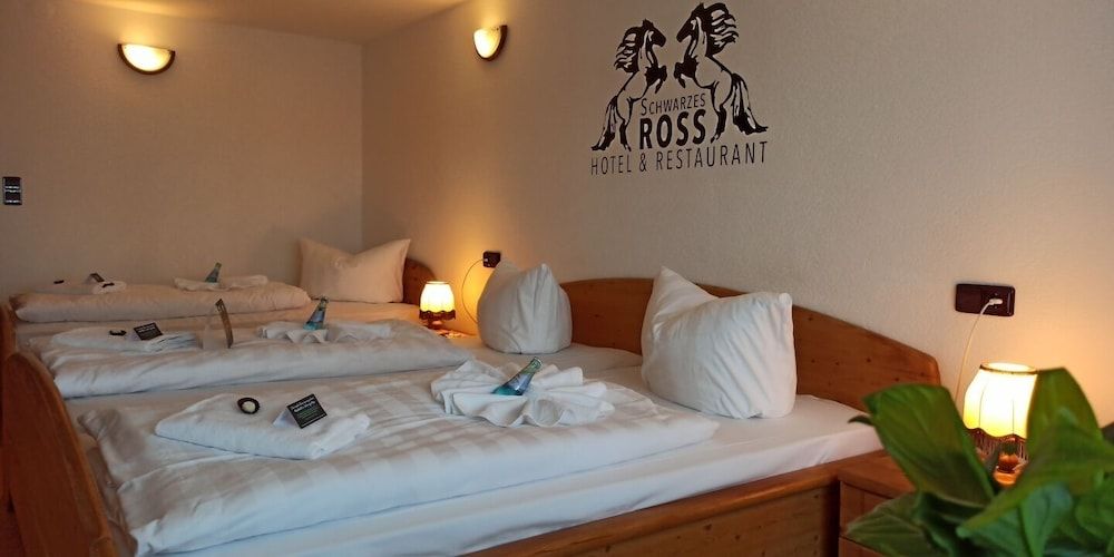 Hotel Restaurant Schwarzes Ross Triple Room 2