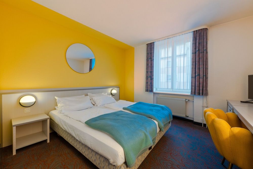 Hessenland Hotel by Stay Awesome Deluxe Double Room 6
