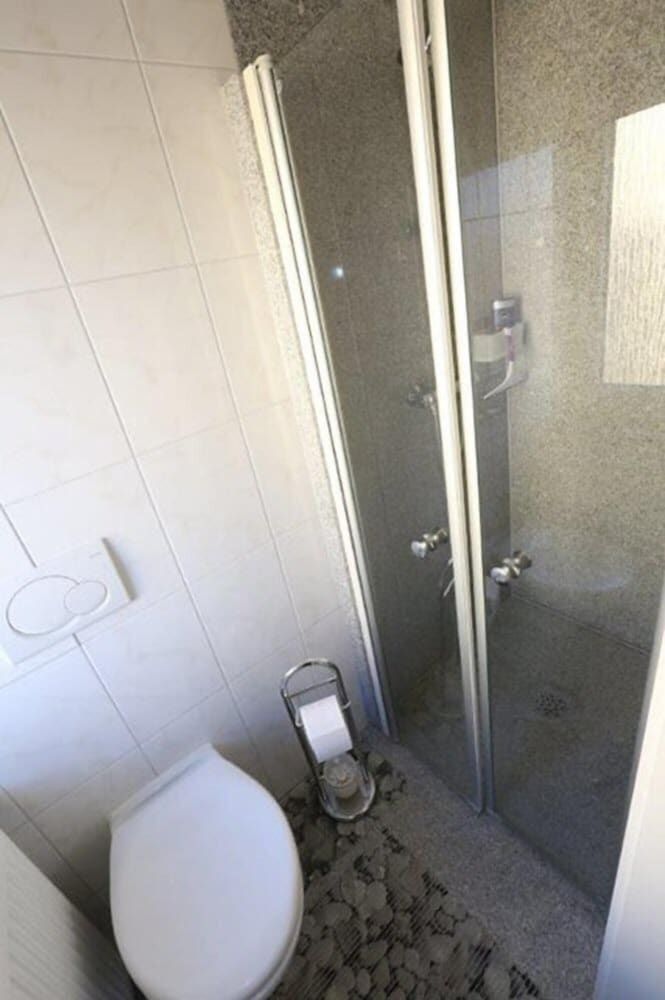 Single Room, Private Bathroom (Z5)