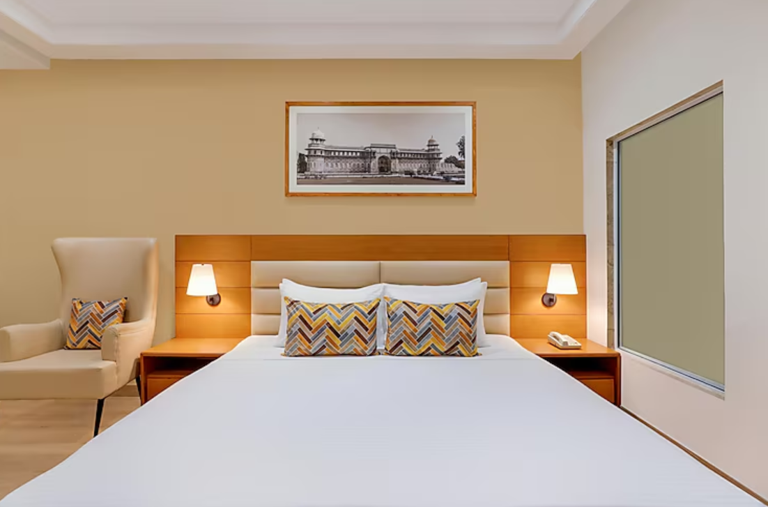Lemon Tree Hotel Agra Deluxe King 2