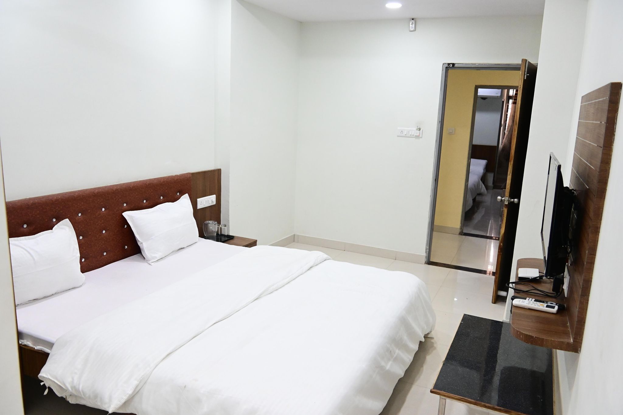 undefined The Lalit Hotel And Restaurant 6