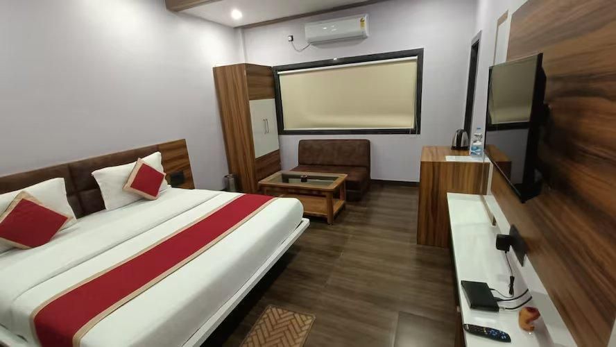 Hotel JP Palace AC DELUXE ROOM 2