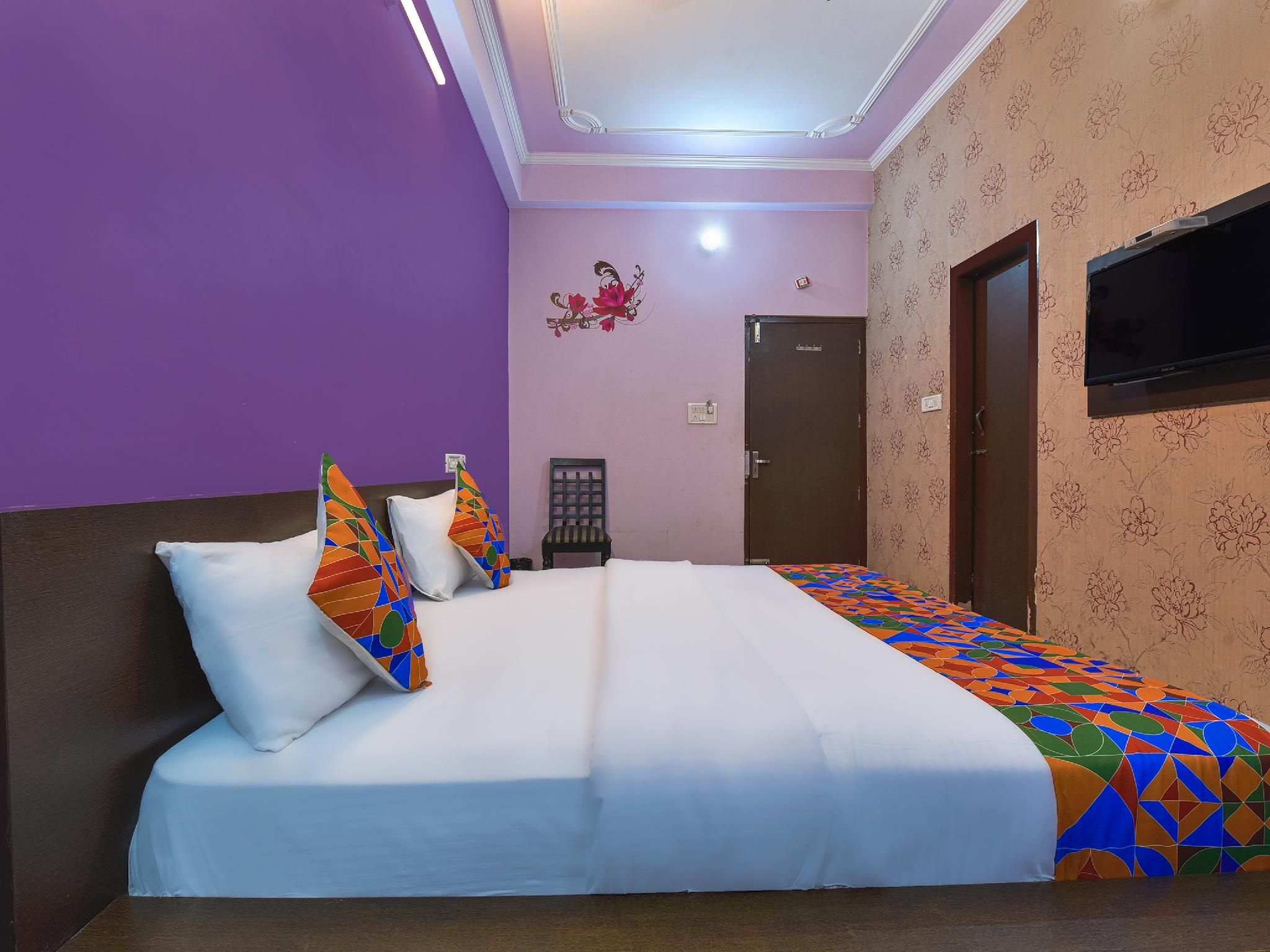 Hotel Mamta Paradise Deluxe Room 8