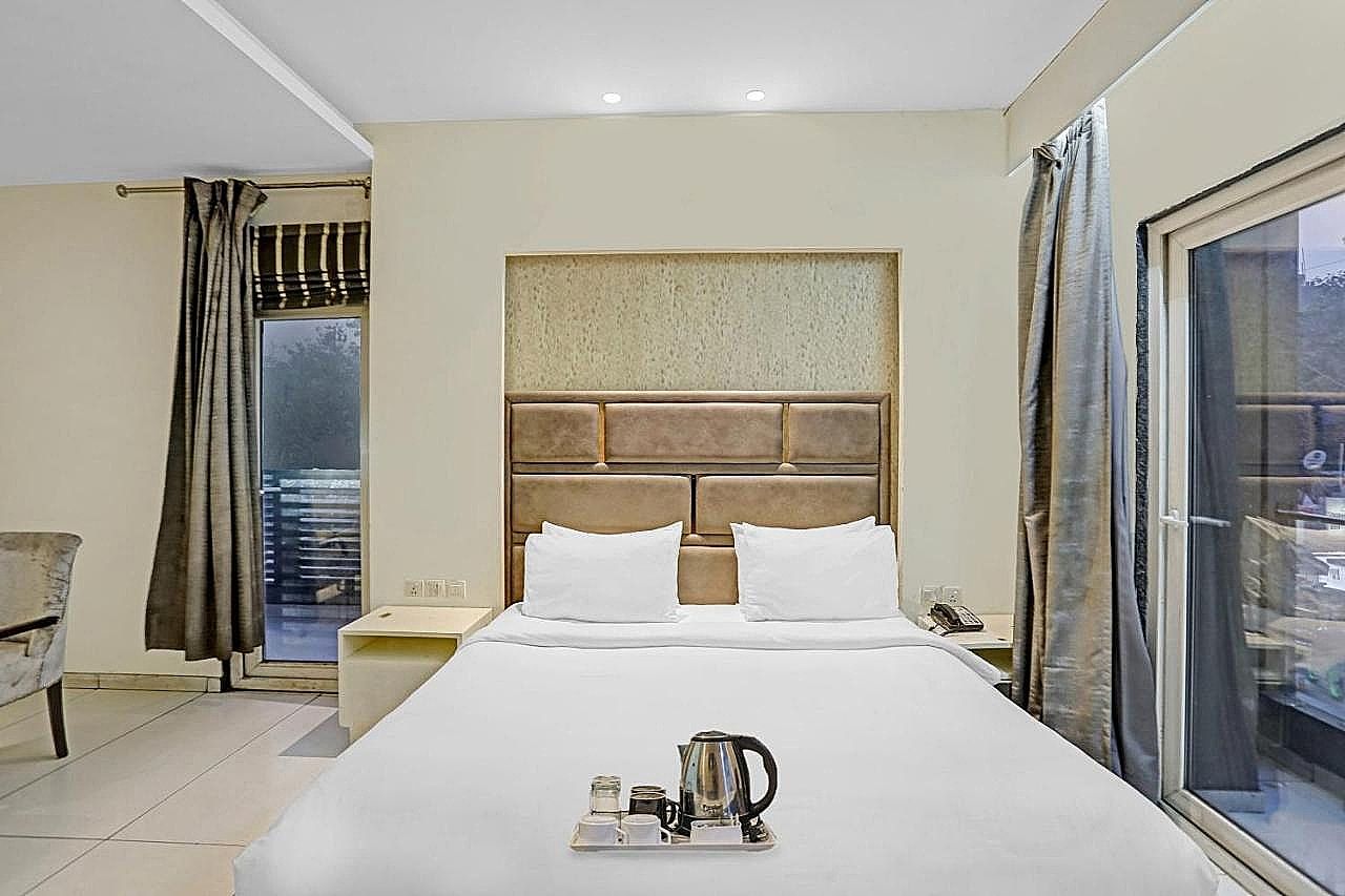 Hotel Tisya Deluxe Triple Room