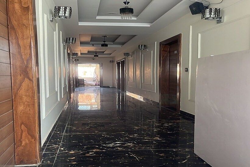 Side Image 2